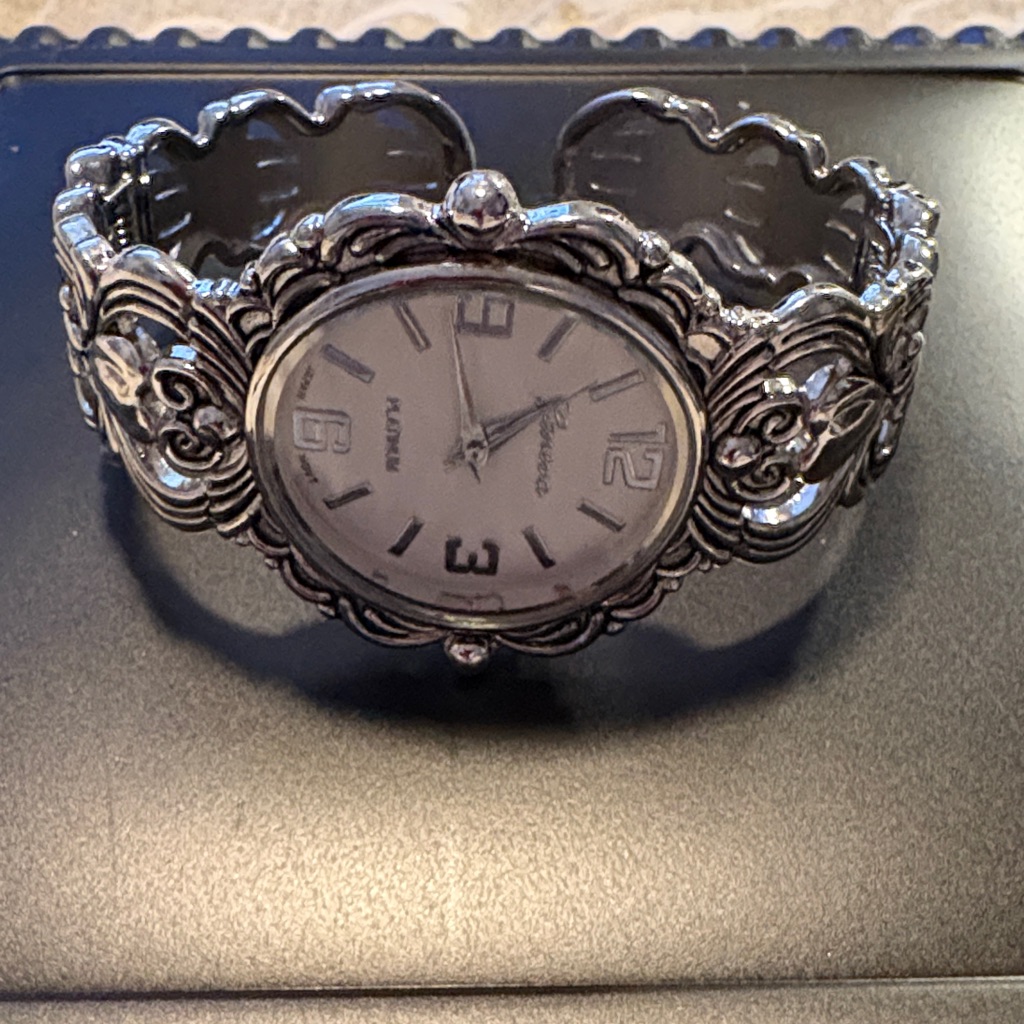 Geneva Vintage Silver Decorative Timepiece Geneva Vintage Silver Decorative Timepiece